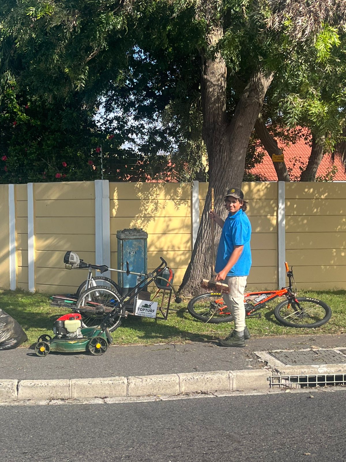 Tree pruning equipment and garden worker